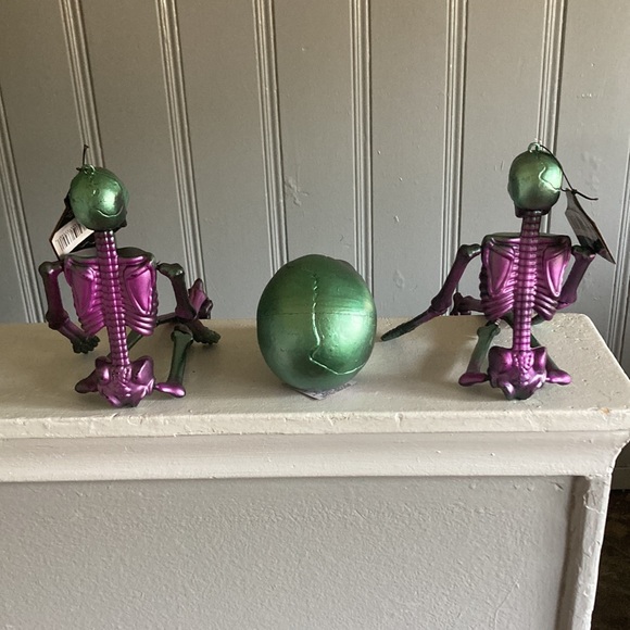 Set of 3- 2-18” Metallic Finish Purple/Green Hanging Skeltons & Skull Decoration - Picture 7 of 17